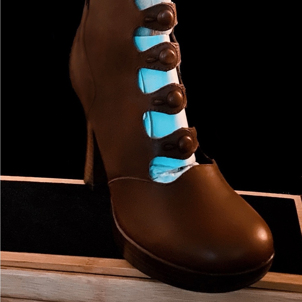 NIB Dollhouse Leather Boots 8.5 BRWN
